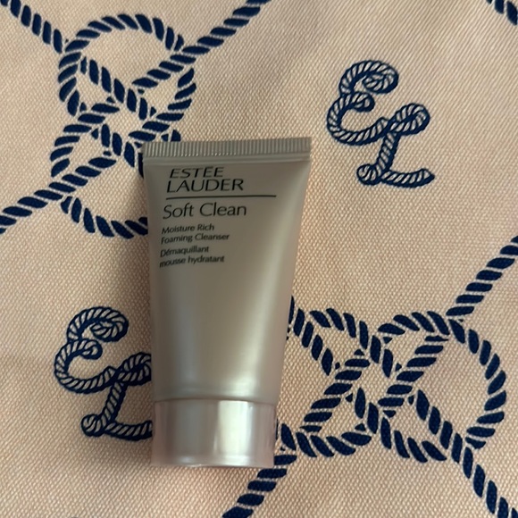 New Estée Lauder goodie bag (robbed)…unopened product with bag - Picture 5 of 6